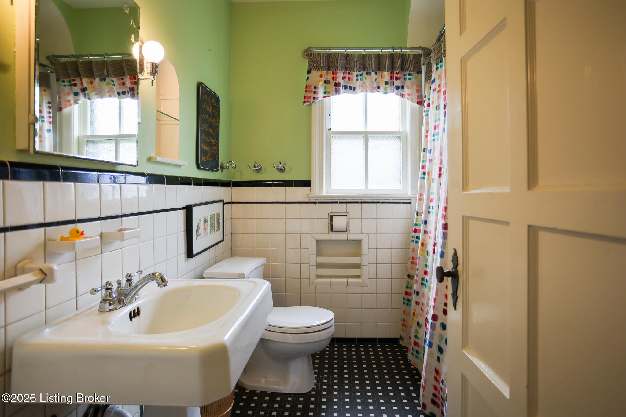 513 Emery Road Louisville, KY 40206 - Photo 31 of 50 First floor bathroom