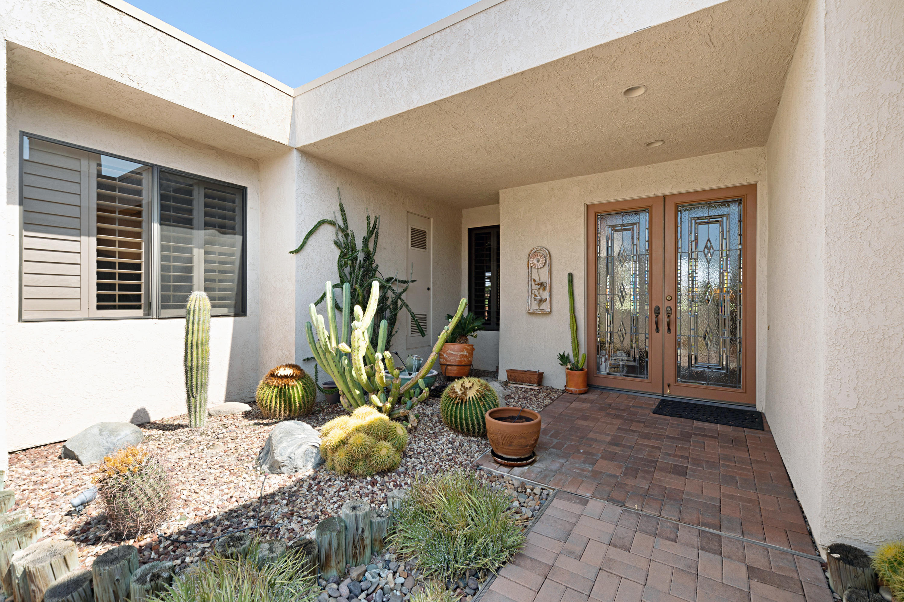 936 Inverness Drive Rancho Mirage, CA 92270 - Photo 1 of 39 8_10398471_139774_EN-139774-108
