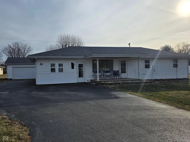 $224,500 | 212 South Lincoln Street, Westport, IN 47283