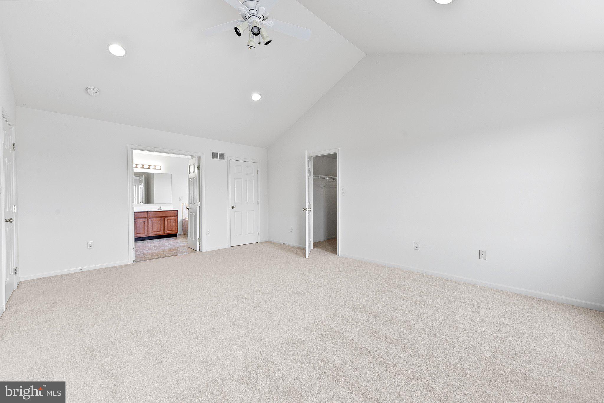 6352 Millington Road Clayton, DE 19938 - Photo 15 of 32 Master Suite w/Walk-in Closet