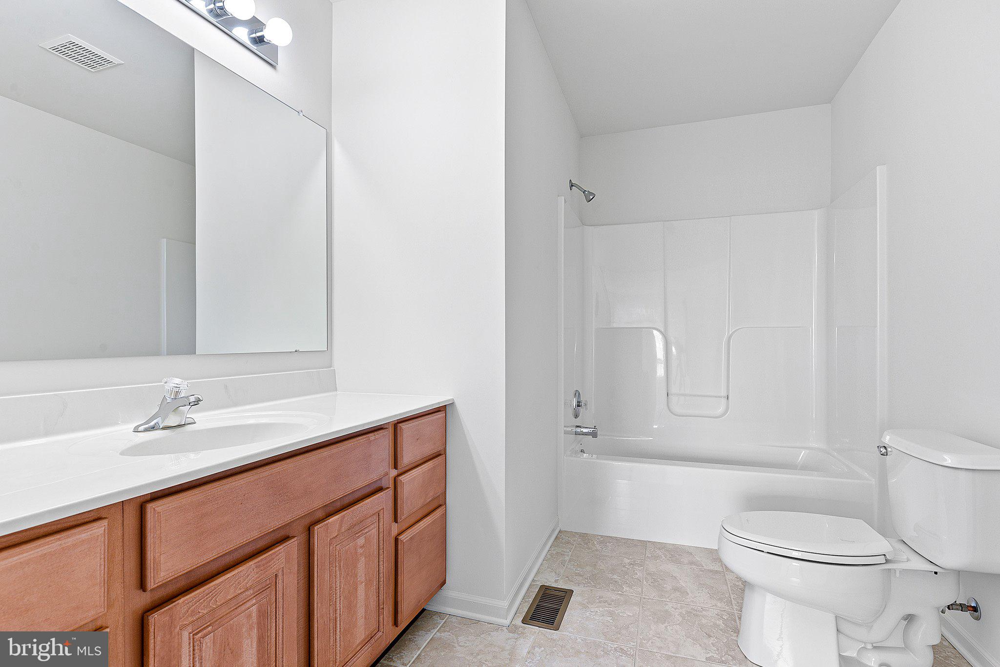 6352 Millington Road Clayton, DE 19938 - Photo 19 of 32 Hall Bath