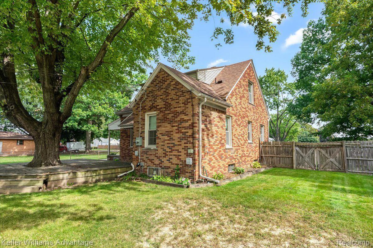 8254 Merrick Street Taylor, MI 48180 - Photo 8 of 22 Fenced backyard