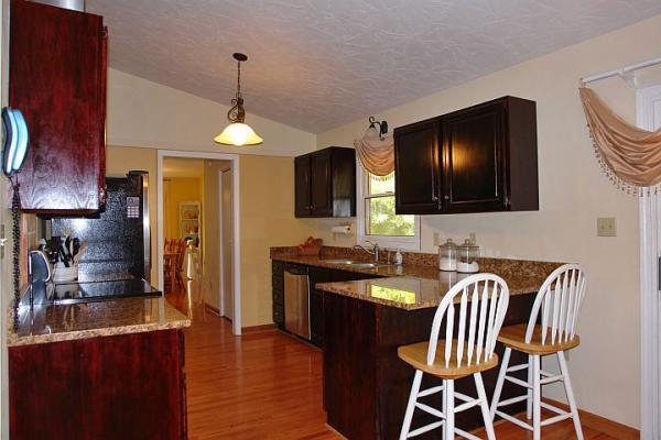 6804 Fairway Ridge Road Salem, VA 24153 - Photo 18 of 54 EAT-IN-KITCHEN