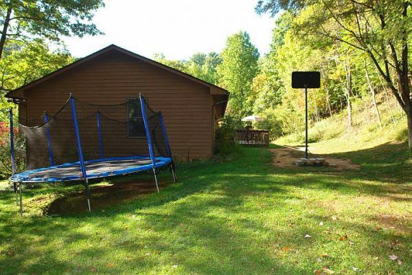 6804 Fairway Ridge Road Salem, VA 24153 - Photo 53 of 54 SIDE YARD