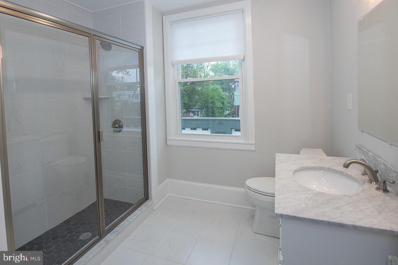 1041 County Line Road, Unit 2 Bryn Mawr, PA 19010 - Photo 17 of 24 2nd level full bath