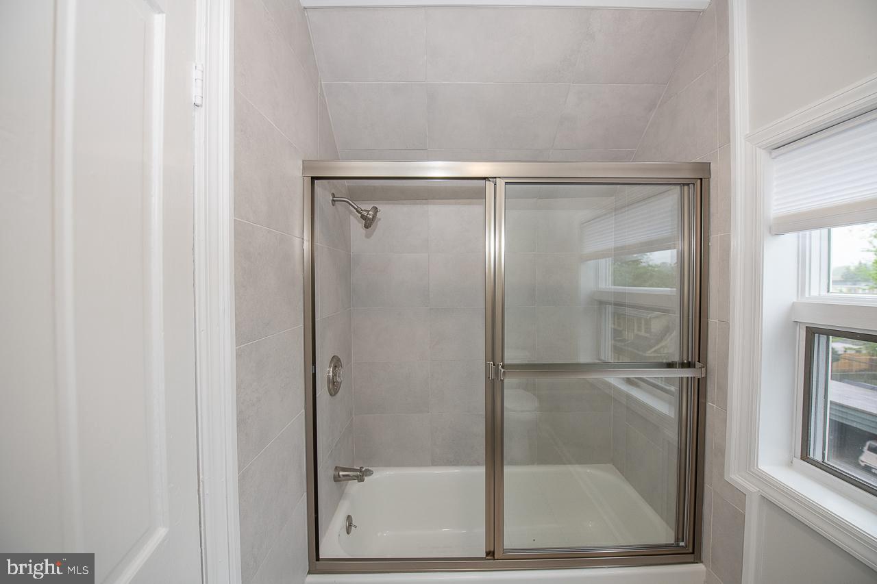 1041 County Line Road, Unit 2 Bryn Mawr, PA 19010 - Photo 8 of 24 Main floor full bath