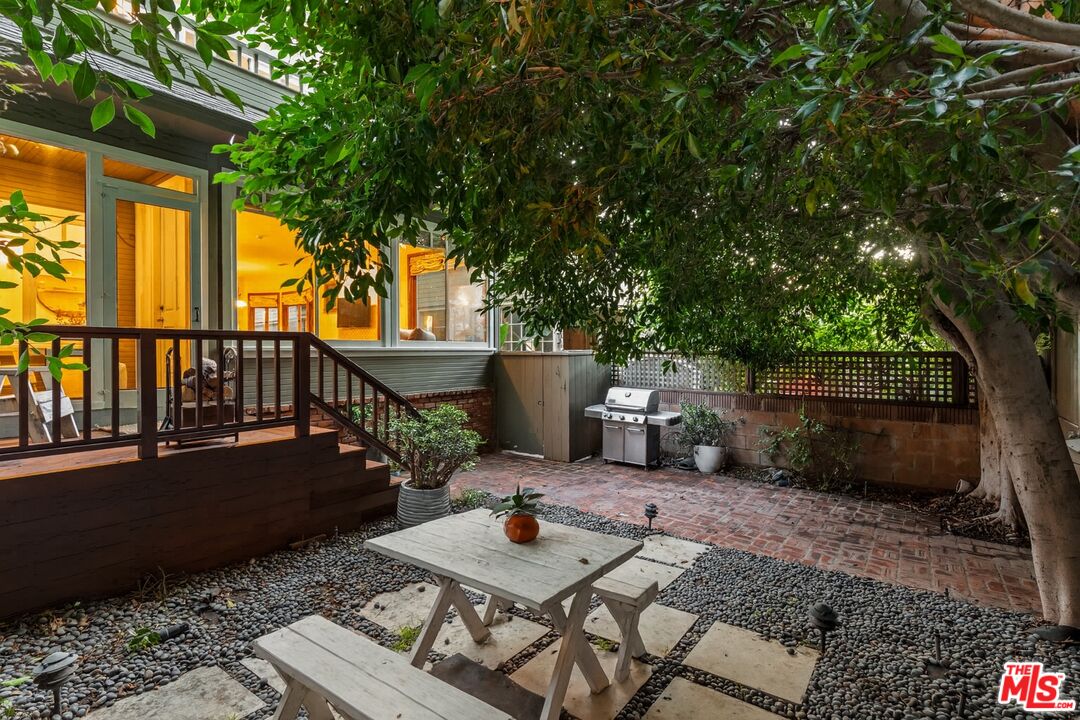 46 Wavecrest Avenue Venice, CA 90291 - Photo 2 of 31