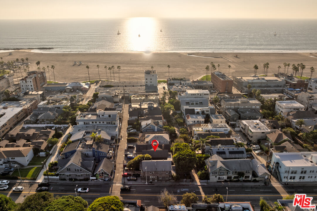 46 Wavecrest Avenue Venice, CA 90291 - Photo 4 of 31