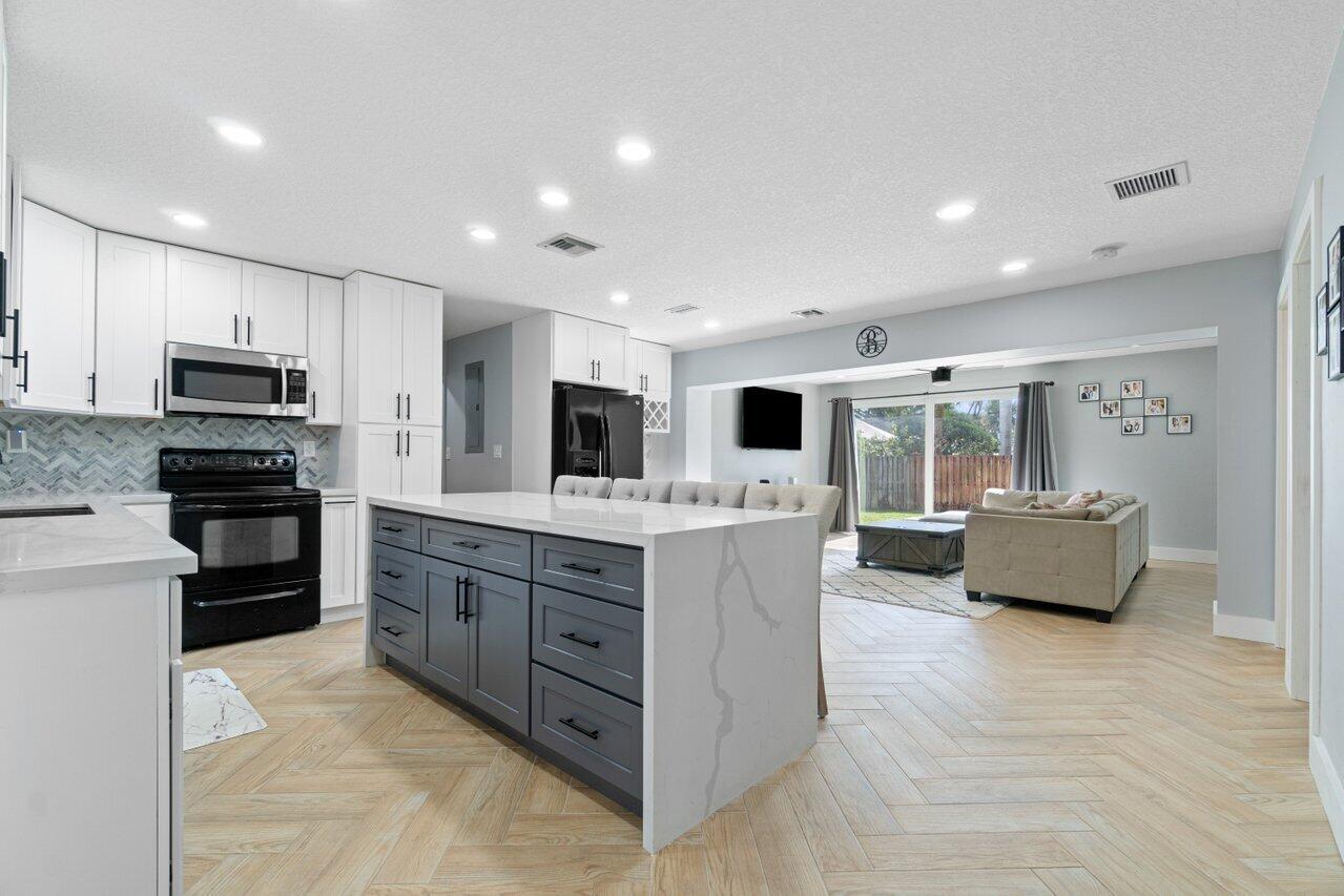 32 Northwest 12th Avenue Boca Raton, FL 33486 - Photo 3 of 27 Open Concept