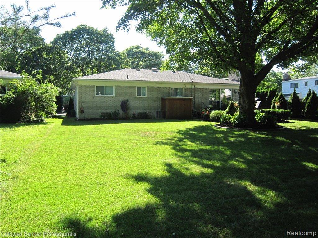 16232 Riverside Drive Livonia, MI 48154 - Photo 22 of 24 Huge Backyard