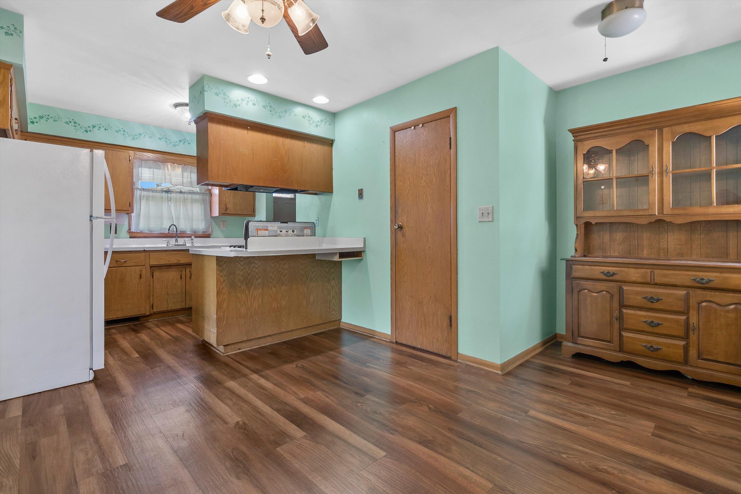 1545 Ostergaard Avenue Racine, WI 53406 - Photo 5 of 26 03-E6A7746