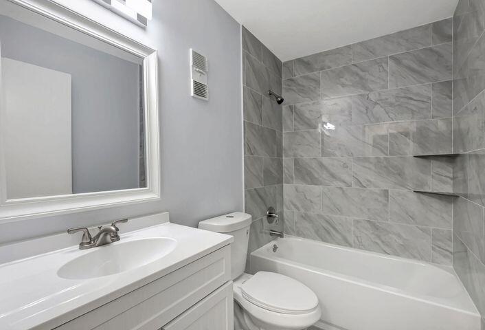 8625 Raintree Court Boca Raton, FL 33496 - Photo 10 of 31 Bathroom 1