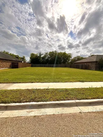 $24,900 | 1011 Blue Crest Lane, Beeville, TX 78102