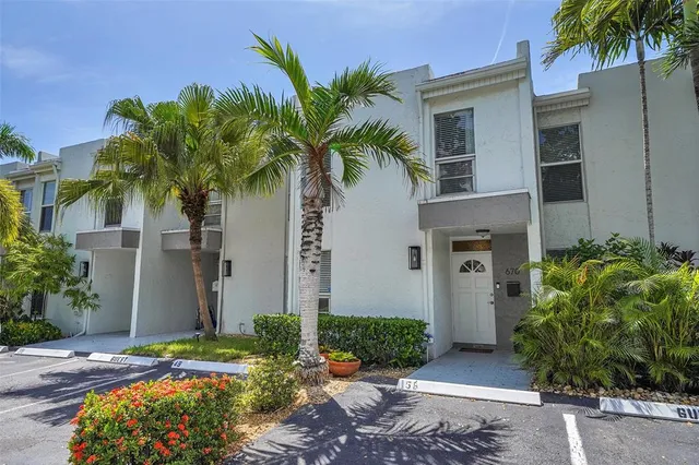 $424,900 | 670 Kensington Place, Unit 5B, Wilton Manors, FL 33305