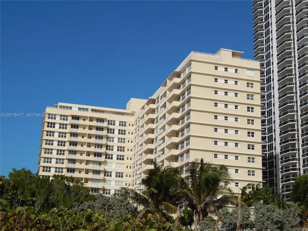 $3,700 | 4747 Collins Avenue, Unit 1102, Miami Beach, FL 33140