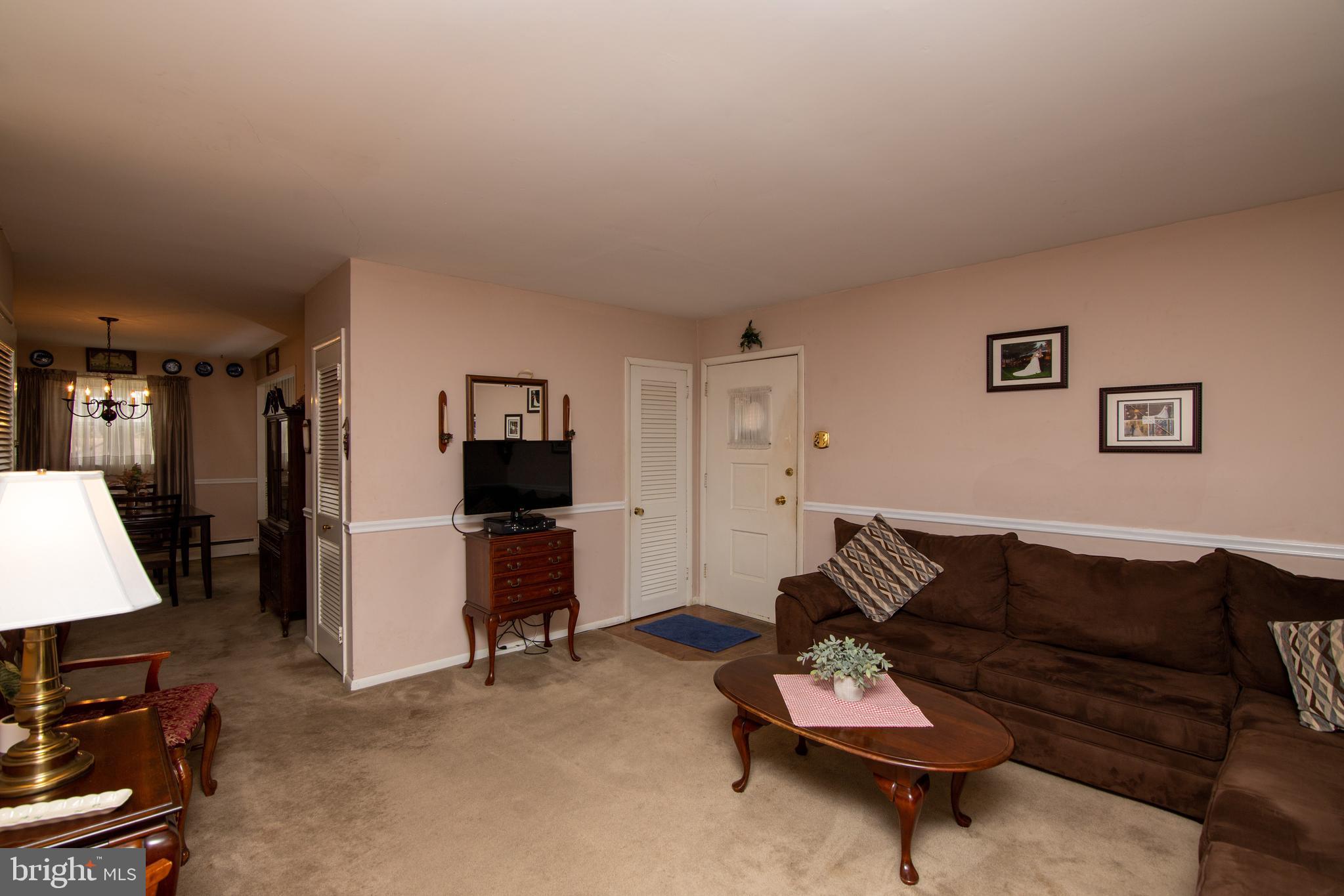 15057 London Road Philadelphia, PA 19116 - Photo 4 of 26 Gallery Image 4