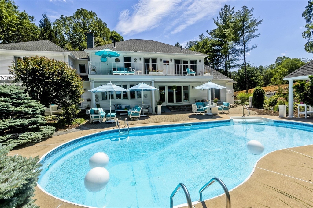 183 Loomis Ridge Westfield, MA 01085 - Photo 3 of 42