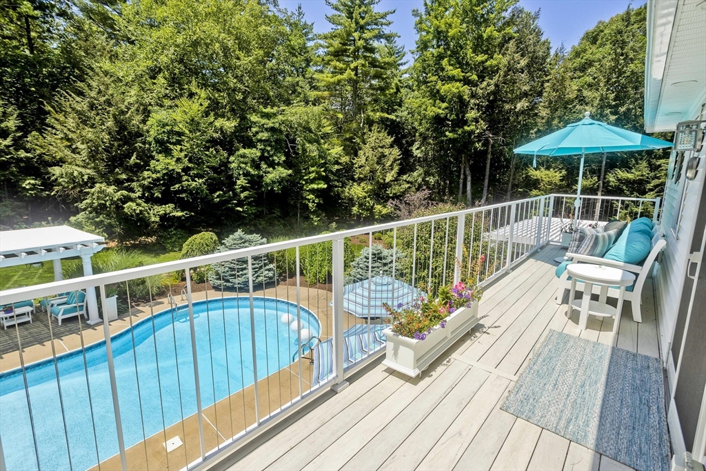 183 Loomis Ridge Westfield, MA 01085 - Photo 4 of 42