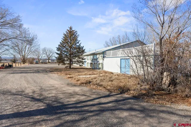a view of back yard of the house