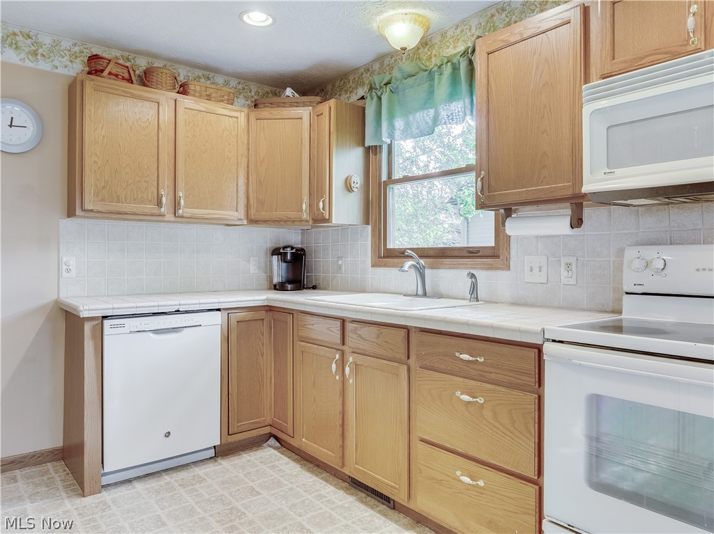 494 Trease Road Wadsworth, OH 44281 - Photo 4 of 35