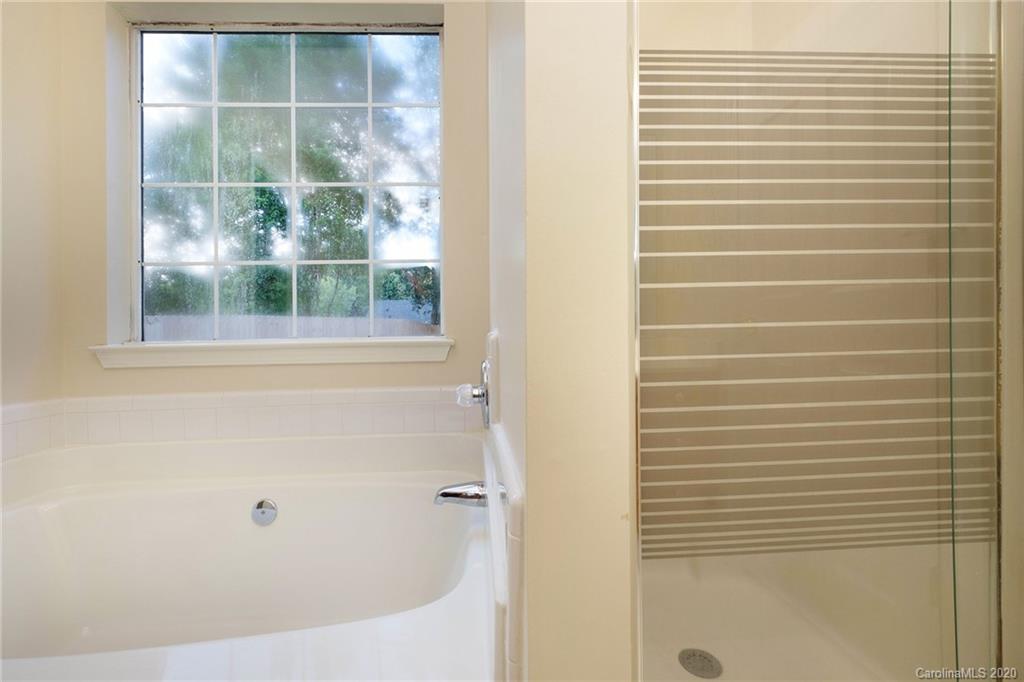 710 Foxborough Road Charlotte, NC 28213 - Photo 11 of 17 a bathroom with a bathtub
