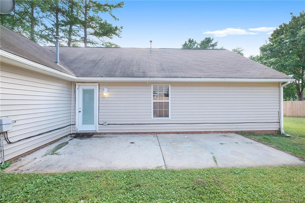 710 Foxborough Road Charlotte, NC 28213 - Photo 5 of 17 a backyard view