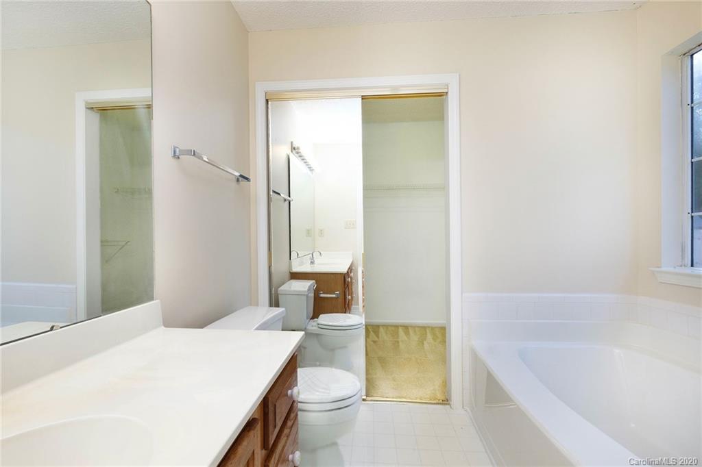 710 Foxborough Road Charlotte, NC 28213 - Photo 10 of 17 a bathroom with a bathtub and sink