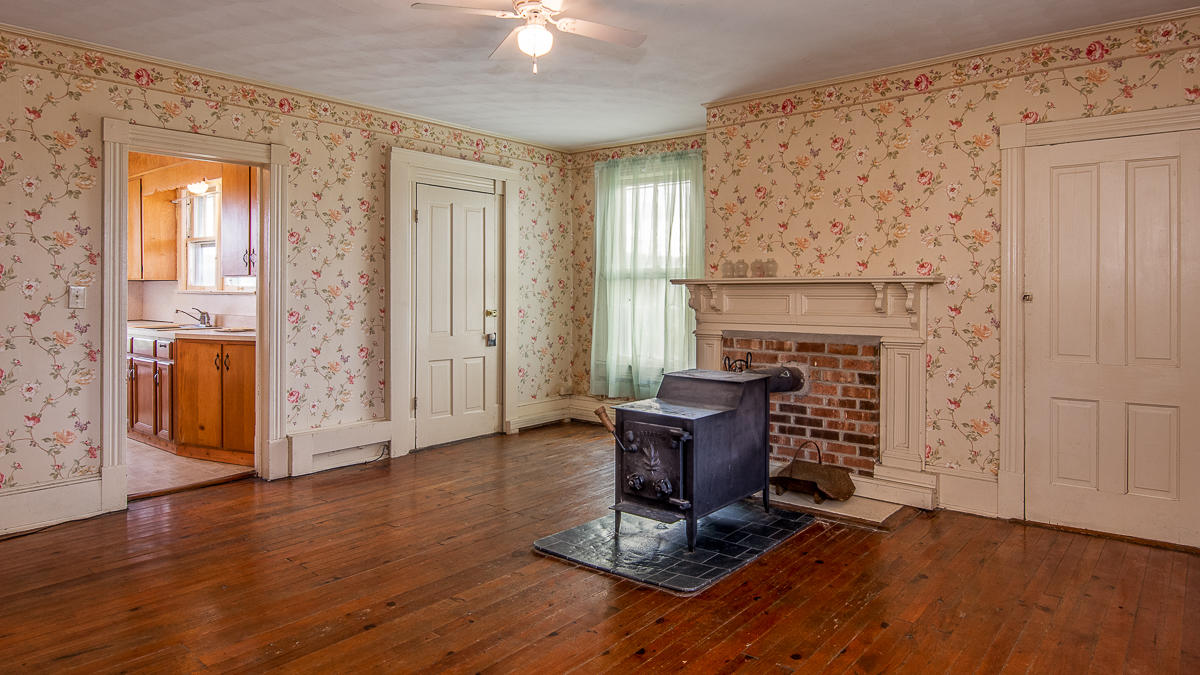 2422 Poor Farm Road Fincastle, VA 24090 - Photo 21 of 61 Hardwood Floors