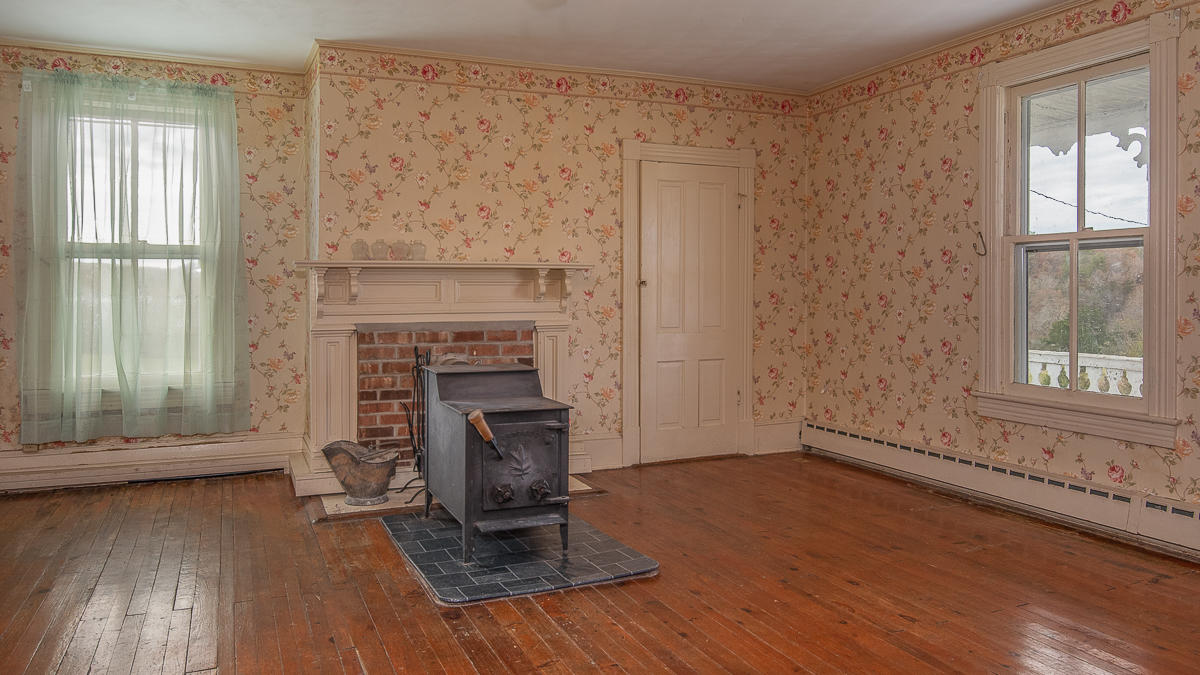 2422 Poor Farm Road Fincastle, VA 24090 - Photo 23 of 61 Built in 1903