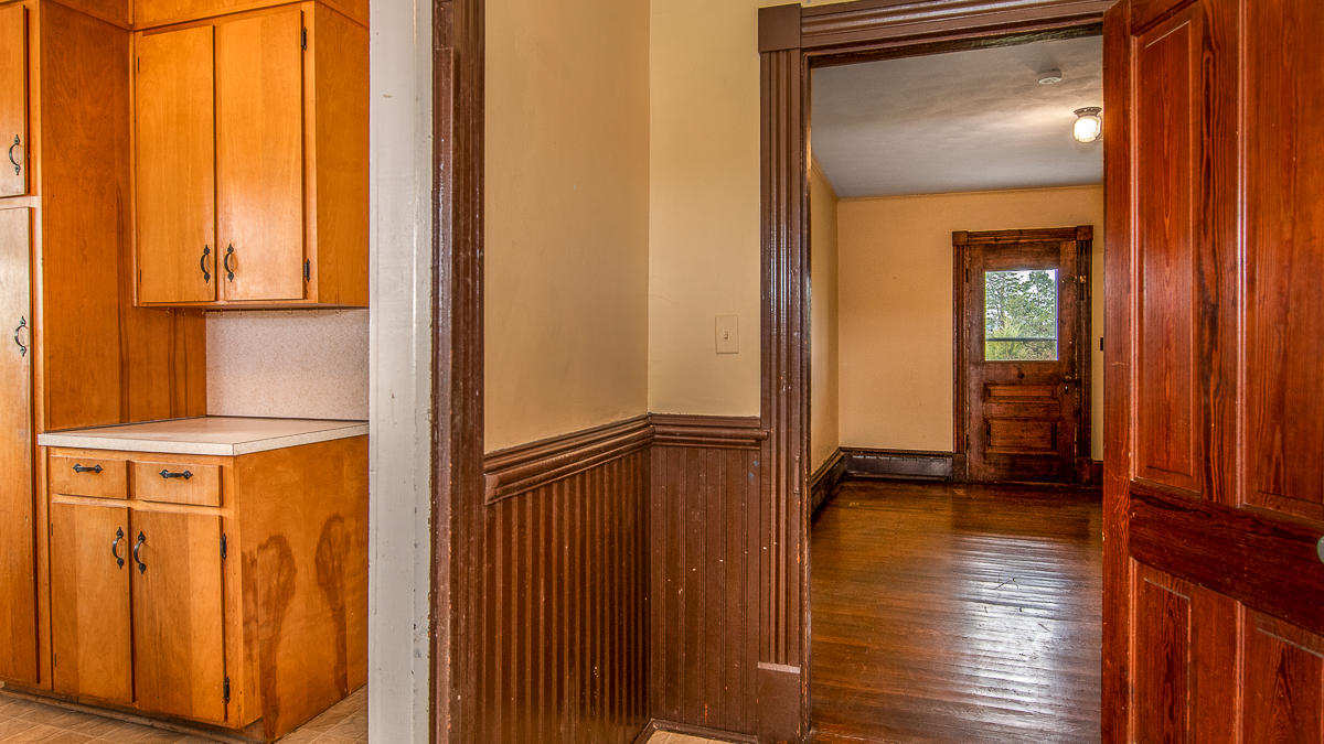 2422 Poor Farm Road Fincastle, VA 24090 - Photo 25 of 61 Wonderful character