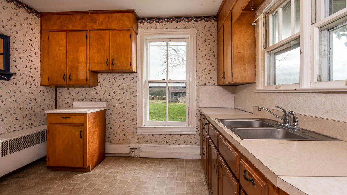 2422 Poor Farm Road Fincastle, VA 24090 - Photo 26 of 61 Kitchen