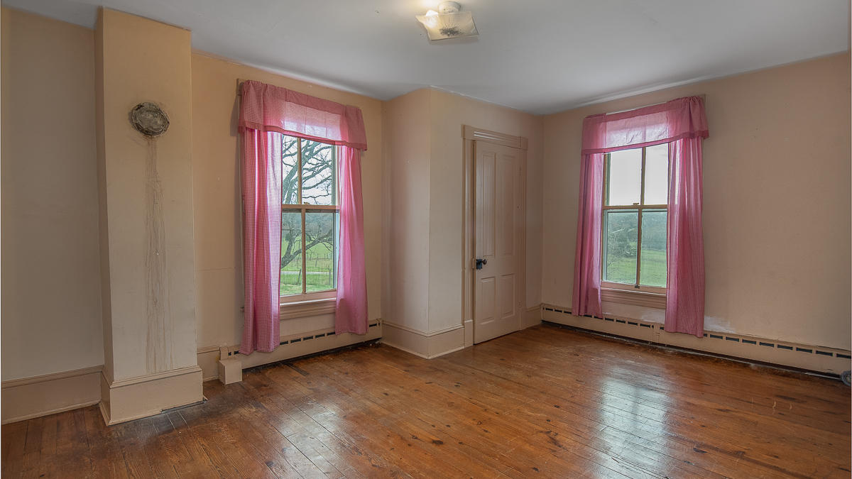 2422 Poor Farm Road Fincastle, VA 24090 - Photo 40 of 61 Bedroom