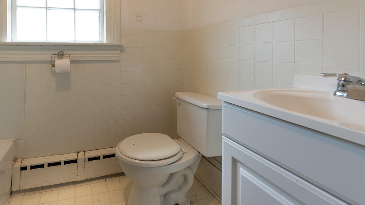 2422 Poor Farm Road Fincastle, VA 24090 - Photo 43 of 61 Full Bath upper level