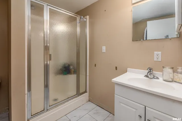 $110,000 | 620 North Almond Street, Carbondale, IL 62901