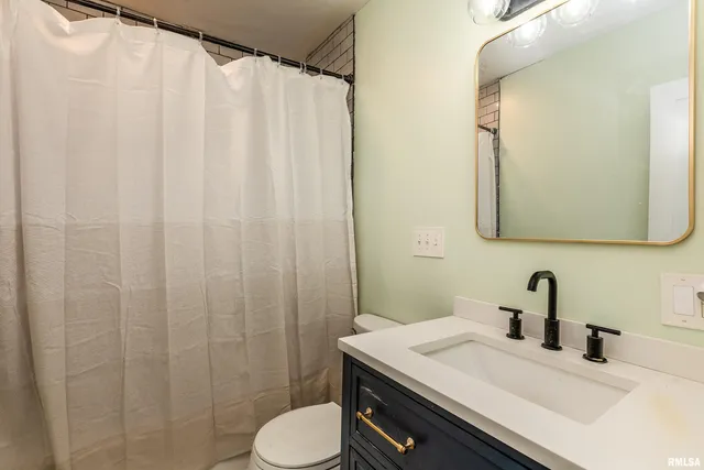 $110,000 | 620 North Almond Street, Carbondale, IL 62901