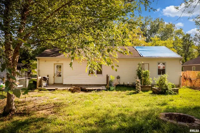 $110,000 | 620 North Almond Street, Carbondale, IL 62901