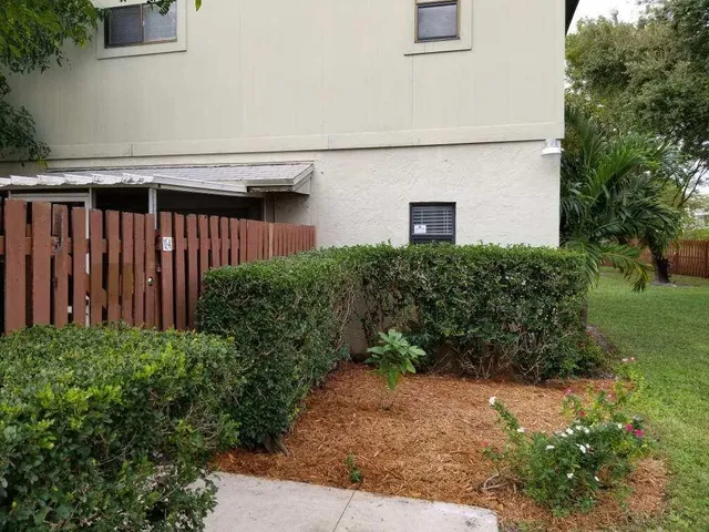 $169,900 | 10 Crossings Circle, Unit A, Boynton Beach, FL 33435