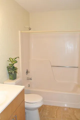 $169,900 | 10 Crossings Circle, Unit A, Boynton Beach, FL 33435