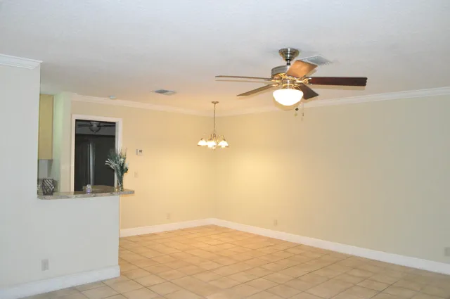 $169,900 | 10 Crossings Circle, Unit A, Boynton Beach, FL 33435