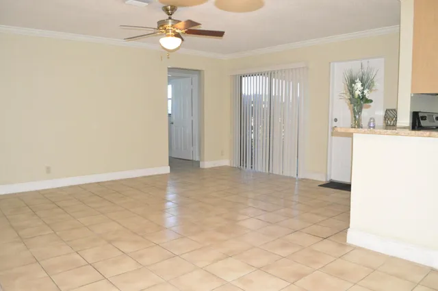 $169,900 | 10 Crossings Circle, Unit A, Boynton Beach, FL 33435
