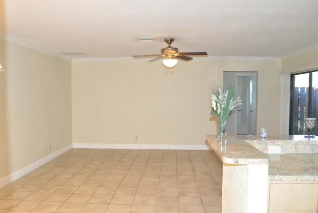 $169,900 | 10 Crossings Circle, Unit A, Boynton Beach, FL 33435