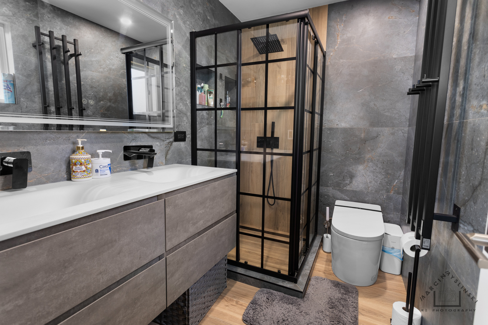 575 Olive Street Hoffman Estates, IL 60169 - Photo 16 of 26 a bathroom with a sink toilet and shower