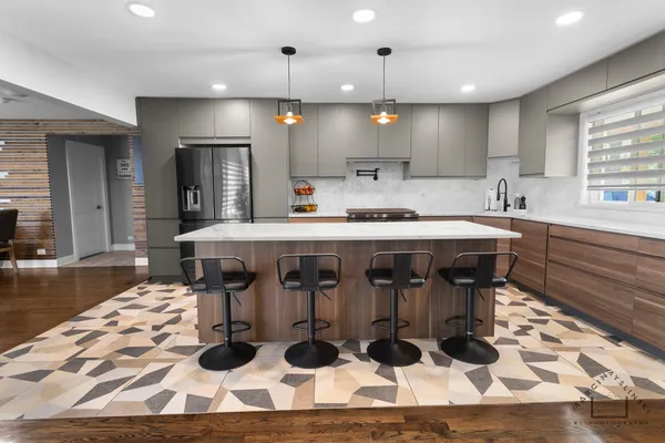 $484,900 | 575 Olive Street, Hoffman Estates, IL 60169