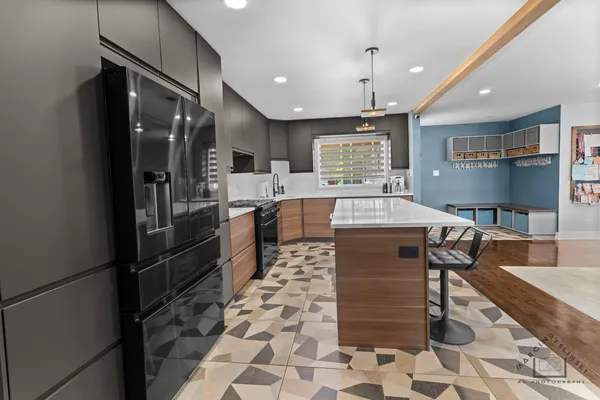 $484,900 | 575 Olive Street, Hoffman Estates, IL 60169