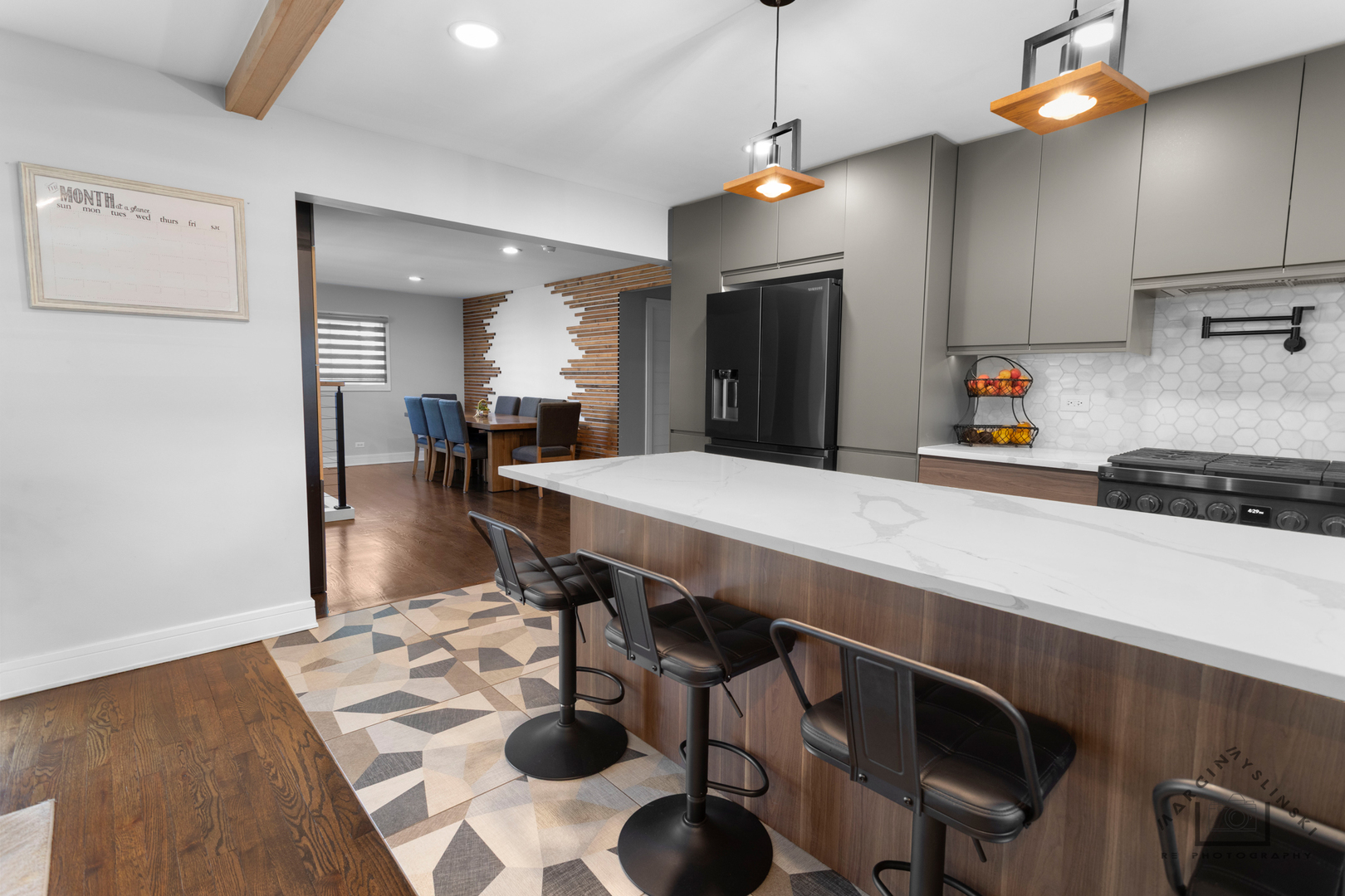 575 Olive Street Hoffman Estates, IL 60169 - Photo 5 of 26 a kitchen with a table and chairs in it