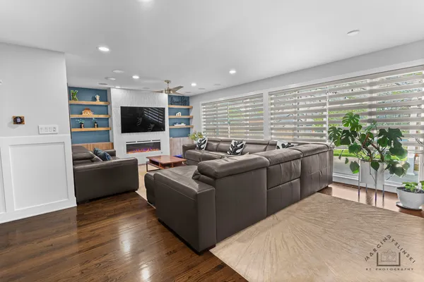 $484,900 | 575 Olive Street, Hoffman Estates, IL 60169