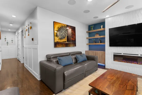 $484,900 | 575 Olive Street, Hoffman Estates, IL 60169