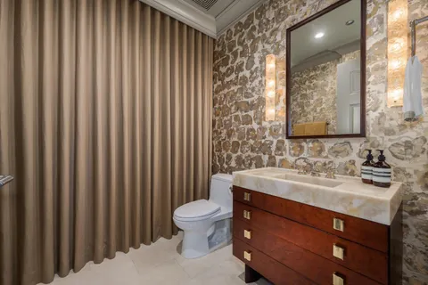 $2,999,000 | 2550 North Lakeview Avenue, Unit N1904, Chicago, IL 60614