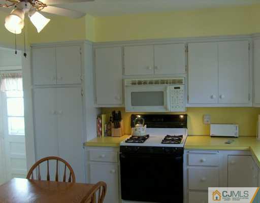 174 Jeffery Road Colonia, NJ 07067 - Photo 4 of 8 Gallery Image 4