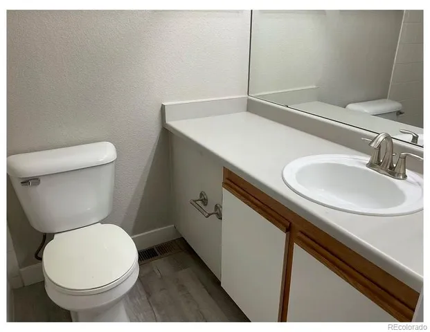 $2,300 | 6005 Castlegate Drive West, Unit B24, Castle Rock, CO 80108